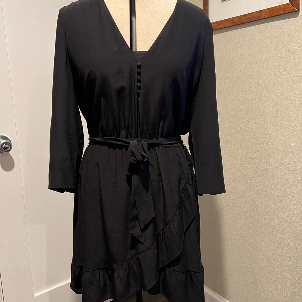 Sezane. Elegant Black Women's Dress. Silk. Long sleeves. Very good condition.